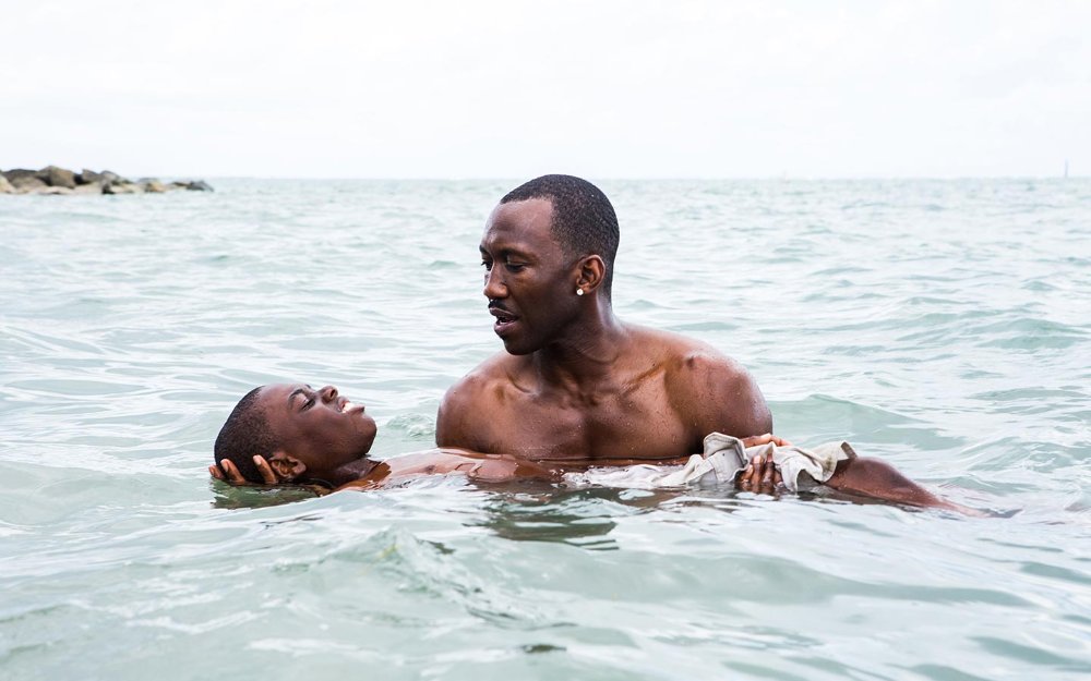 Father teaches son to float in ocean in Moonlight movie