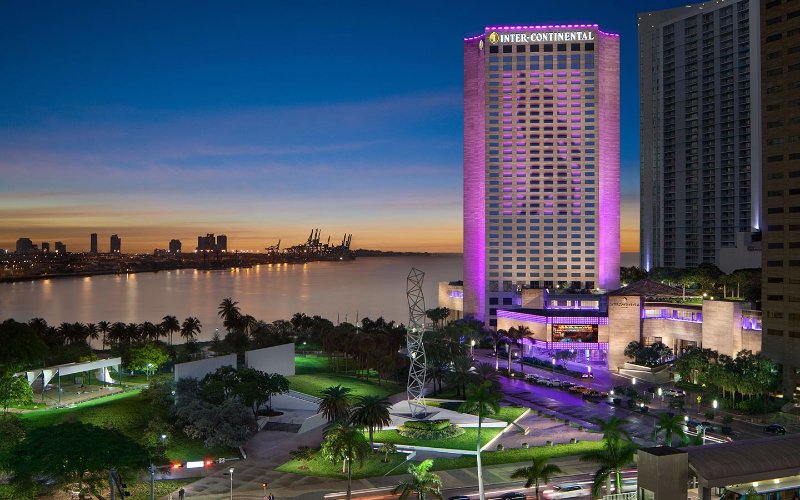 Dancer on the facade of the InterContinental Miami hotel